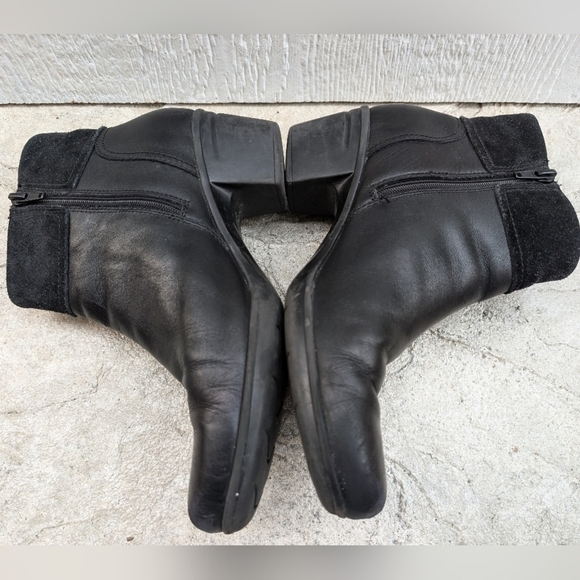 Clarks Emslie Twist Black Leather Ankle Boots Booties Women's Size 9.5 - Picture 3 of 7